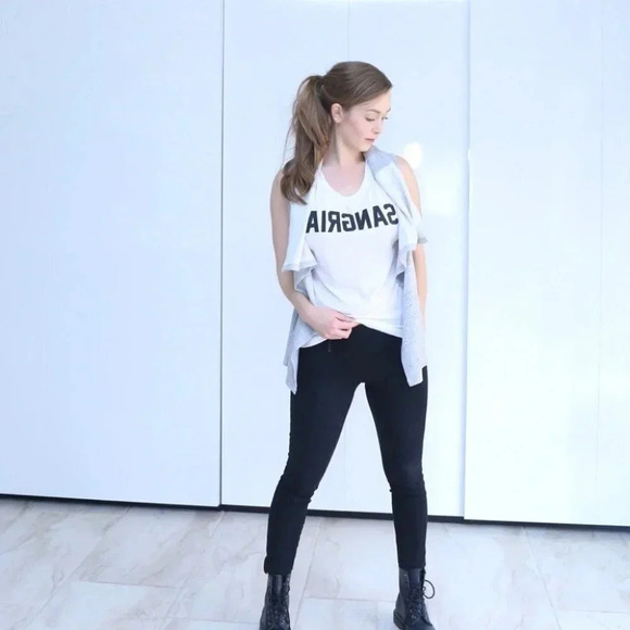 Flyaway casual cardi vest - Picture 4 of 6